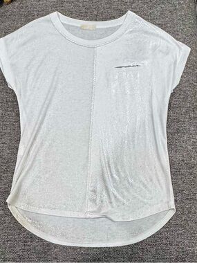Lightweight Shimmery Off-White Short Sleeve Tee